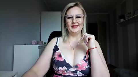 Snapshot of emillykiss chatting on March 30, 8:04 am EmillyLove online show from March 30, 8:04 am