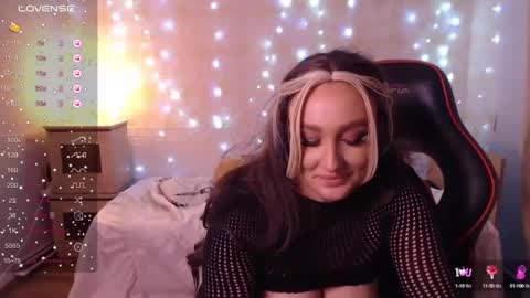 Snapshot of emily962009 chatting on February 7, 2:08 am EMY online show from February 7, 2:08 am