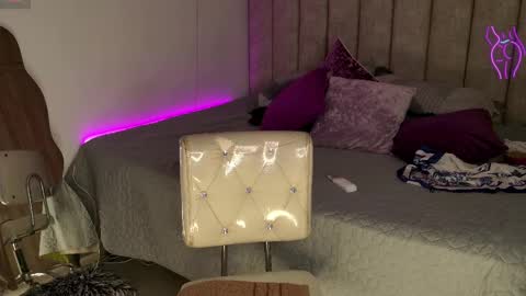 Snapshot of emily_____ chatting on March 3, 4:56 pm emily valentina online show from March 3, 4:56 pm