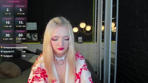 Snapshot of emily_air chatting on January 3, 12:33 am Emily online show from January 3, 12:33 am