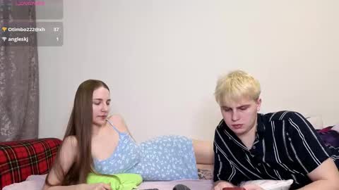 Snapshot of emily_and_ilumi chatting on January 18, 7:39 pm emily_and_ilumi online show from January 18, 7:39 pm