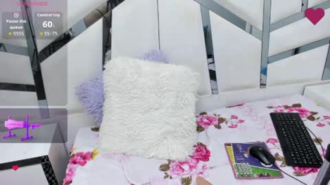 emily_collins1_ online show from April 7, 6:36 am