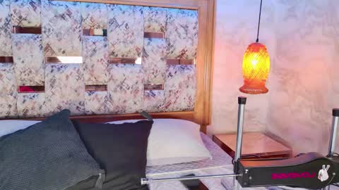 Snapshot of emily_dempsey chatting on April 27, 7:34 pm emily_dempsey online show from April 27, 7:34 pm