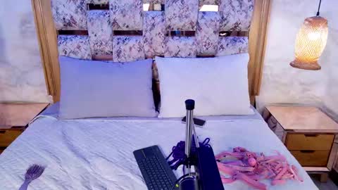 Snapshot of emily_dempsey chatting on May 29, 7:34 pm emily_dempsey online show from May 29, 7:34 pm