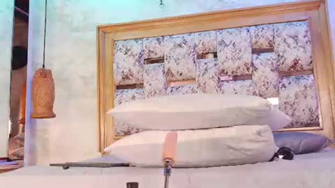 Snapshot of emily_dempsey chatting on July 9, 7:18 pm emily_dempsey online show from July 9, 7:18 pm