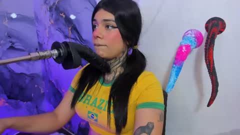 Snapshot of emily_evol chatting on July 17, 12:01 pm emily_evol online show from July 17, 12:01 pm