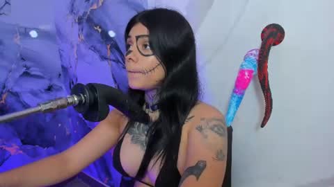 Snapshot of emily_evol chatting on July 18, 12:20 pm emily_evol online show from July 18, 12:20 pm