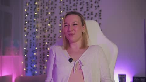 Em -  online show from December 12, 10:42 pm