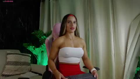 Snapshot of emily_foxx01 chatting on July 1, 12:12 am Emily foxx01 online show from July 1, 12:12 am