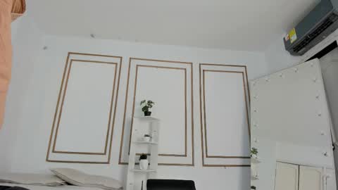 emily_gaviria1 online show from March 15, 12:22 pm