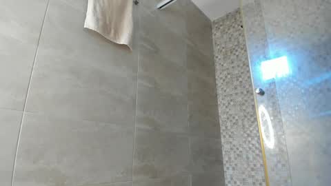 emily_gaviria1 online show from April 15, 12:23 pm