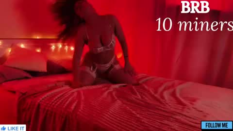 Snapshot of emily_gin chatting on May 5, 6:54 am EMILY online show from May 5, 6:54 am
