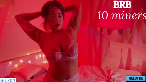 Snapshot of emily_gin chatting on May 18, 1:56 am EMILY online show from May 18, 1:56 am