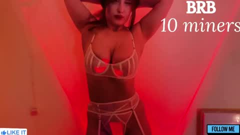 Snapshot of emily_gin chatting on May 18, 4:07 am EMILY online show from May 18, 4:07 am