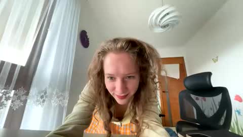 Snapshot of emily_in_parisss chatting on October 15, 8:25 am Emily  online show from October 15, 8:25 am