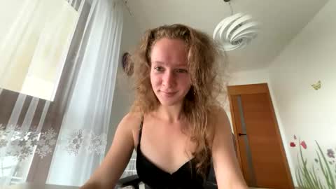 Snapshot of emily_in_parisss chatting on October 16, 9:21 am Emily  online show from October 16, 9:21 am