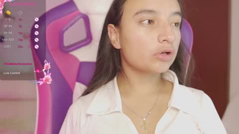 Snapshot of emily_jonexs_ chatting on February 15, 5:09 pm mily online show from February 15, 5:09 pm