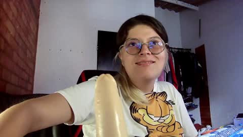 Snapshot of emily_katz chatting on January 24, 6:04 pm Julieta online show from January 24, 6:04 pm