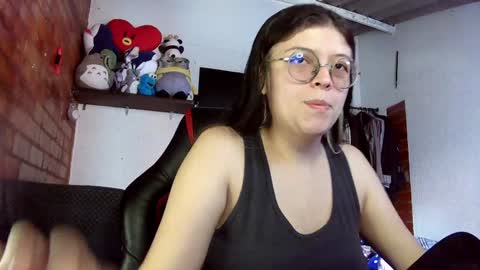 Snapshot of emily_katz chatting on February 7, 3:52 pm Julieta online show from February 7, 3:52 pm