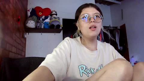 Snapshot of emily_katz chatting on February 8, 7:16 pm Julieta online show from February 8, 7:16 pm