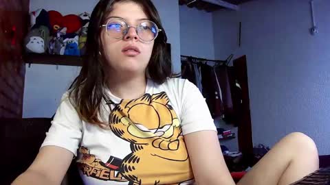 Snapshot of emily_katz chatting on February 20, 4:14 pm Julieta online show from February 20, 4:14 pm