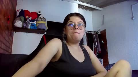 Snapshot of emily_katz chatting on February 21, 4:37 pm Julieta online show from February 21, 4:37 pm