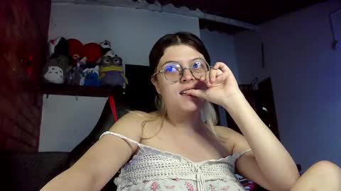 Snapshot of emily_katz chatting on February 22, 2:52 pm Julieta online show from February 22, 2:52 pm