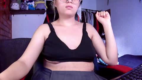 Snapshot of emily_katz chatting on February 23, 7:07 pm Julieta online show from February 23, 7:07 pm