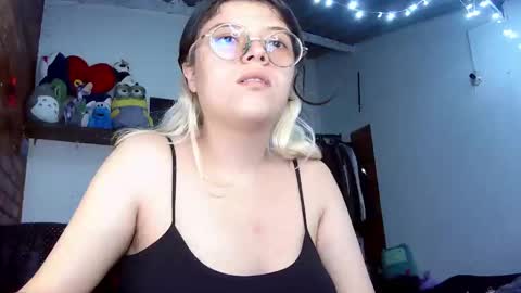 Snapshot of emily_katz chatting on March 7, 7:16 pm Julieta online show from March 7, 7:16 pm