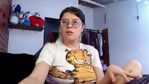 Snapshot of emily_katz chatting on March 10, 6:01 pm Julieta online show from March 10, 6:01 pm