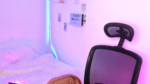 Emily Lindey online show from February 19, 8:21 am