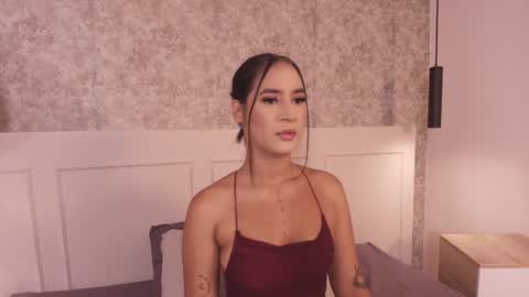 Snapshot of emily_luve chatting on July 17, 11:28 am emily_luve online show from July 17, 11:28 am
