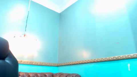 Snapshot of emily_manzur chatting on June 9, 5:57 pm emily_manzur online show from June 9, 5:57 pm