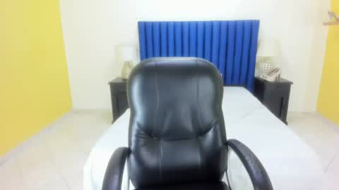 Snapshot of emily_manzur chatting on July 27, 4:58 pm emily_manzur online show from July 27, 4:58 pm