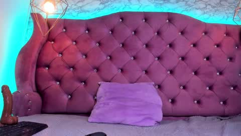Snapshot of emily_morgan04 chatting on February 7, 2:58 pm online show from February 7, 2:58 pm