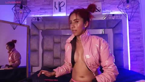 Snapshot of emily_morgan04 chatting on October 5, 11:52 am online show from October 5, 11:52 am