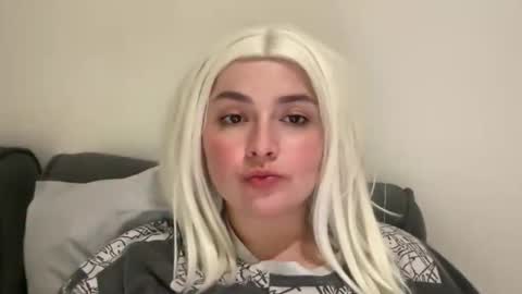 emily_morning_dew online show from March 18, 5:05 pm