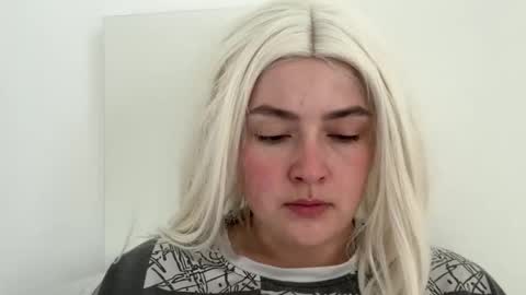 emily_morning_dew online show from April 14, 5:46 am