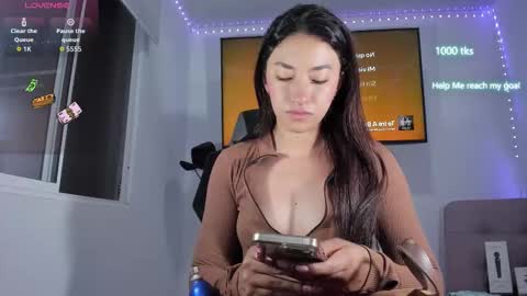 emily_palmeer online show from March 13, 10:11 am