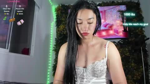 emily_palmeer online show from April 25, 9:45 am