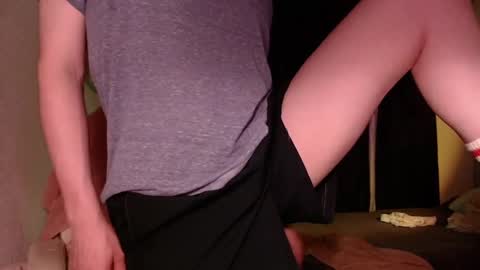 Snapshot of emily_pearl_ chatting on December 6, 12:23 am emily_pearl_ online show from December 6, 12:23 am