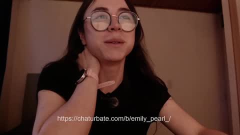 Snapshot of emily_pearl_ chatting on January 29, 10:43 pm emily_pearl_ online show from January 29, 10:43 pm