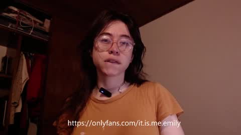 Snapshot of emily_pearl_ chatting on September 23, 7:44 am emily_pearl_ online show from September 23, 7:44 am