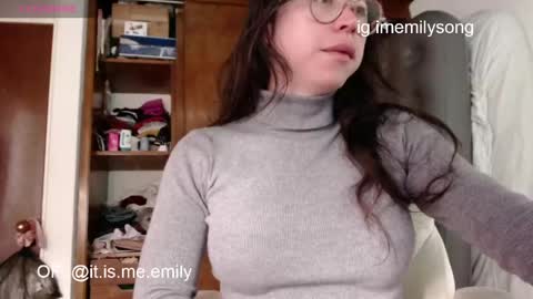 emily_pearl_ online show from May 27, 8:17 pm