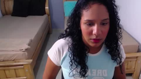 Snapshot of emily_russell_ chatting on September 16, 4:57 am emily_russell_ online show from September 16, 4:57 am