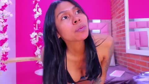 Snapshot of emily_sexy3 chatting on February 22, 11:35 am Emily online show from February 22, 11:35 am