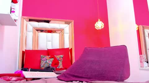 Snapshot of emily_sexy3 chatting on February 28, 2:20 pm Emily online show from February 28, 2:20 pm