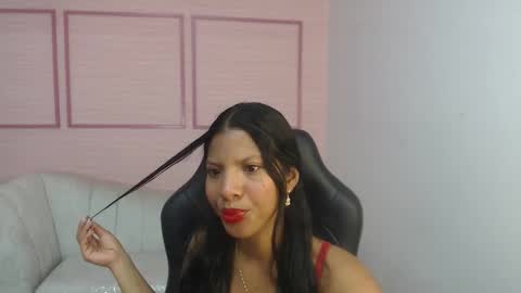Snapshot of emily_smith_t chatting on March 23, 7:18 pm emily_smith_t online show from March 23, 7:18 pm