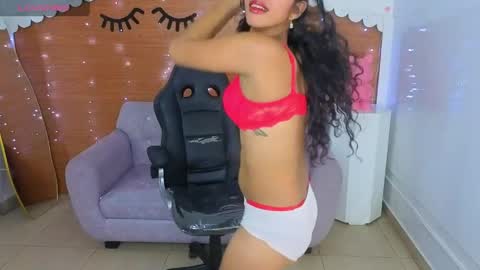 Snapshot of emily_smith_t chatting on April 23, 7:49 pm emily_smith_t online show from April 23, 7:49 pm