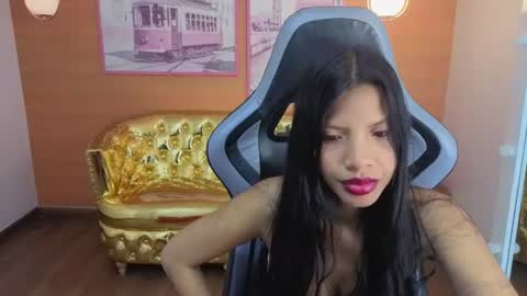 Snapshot of emily_smith_t chatting on July 8, 12:31 pm emily_smith_t online show from July 8, 12:31 pm